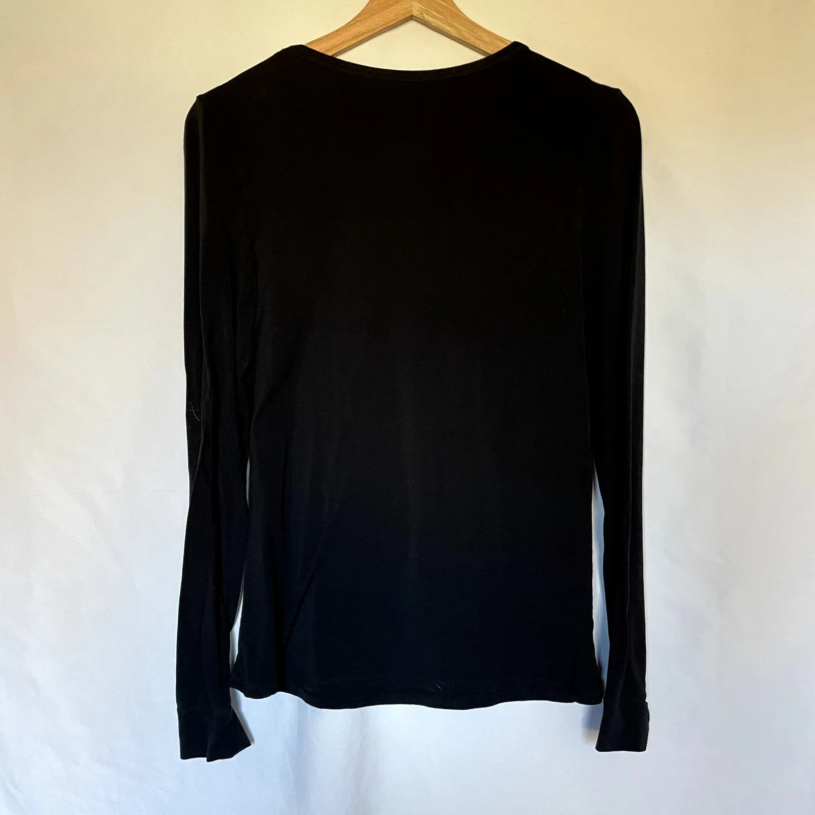 CuddlDuds black long sleeved shirt thumbholes women's size medium modal spandex - Image 6