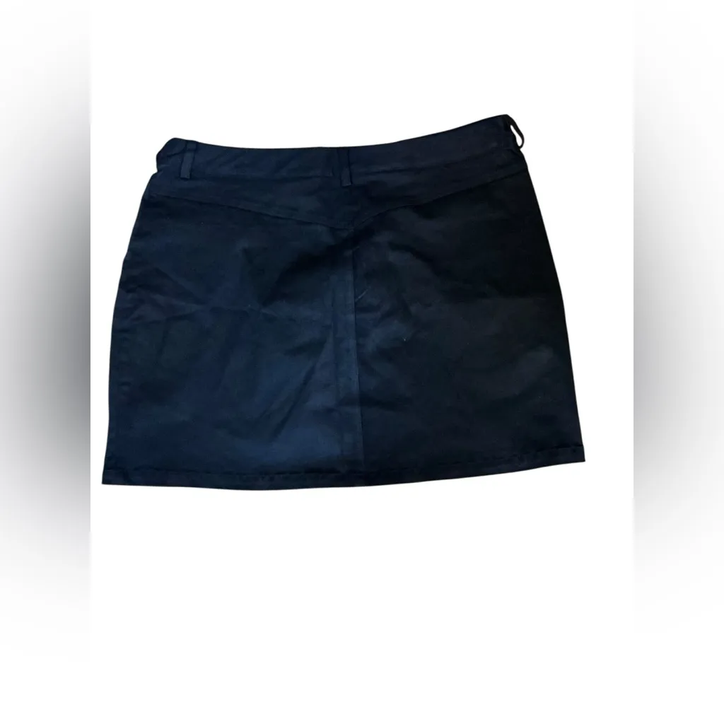 Chic Black Mini Skirt with Ring Zipper Details Size 14 - Image 4