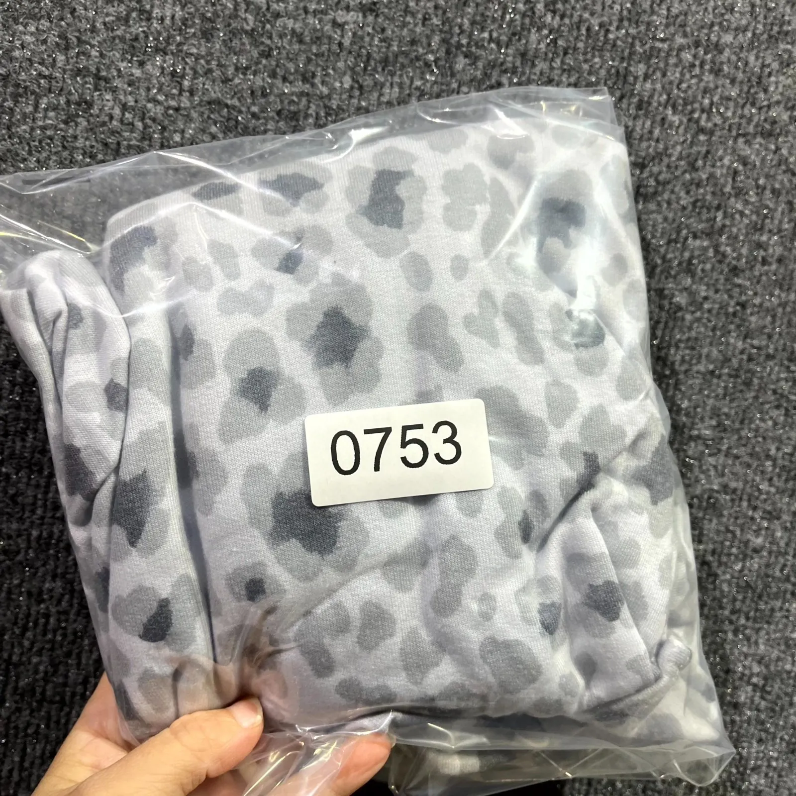 Pink Lily Sweatshirt Womens Small Multicolor Leopard Print Stretch Side Slit - Image 8