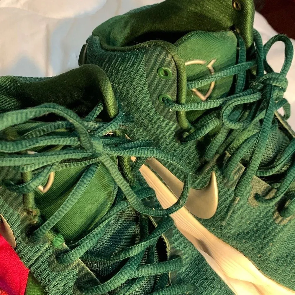 Nike Green Low tops. Size 9. - Image 7