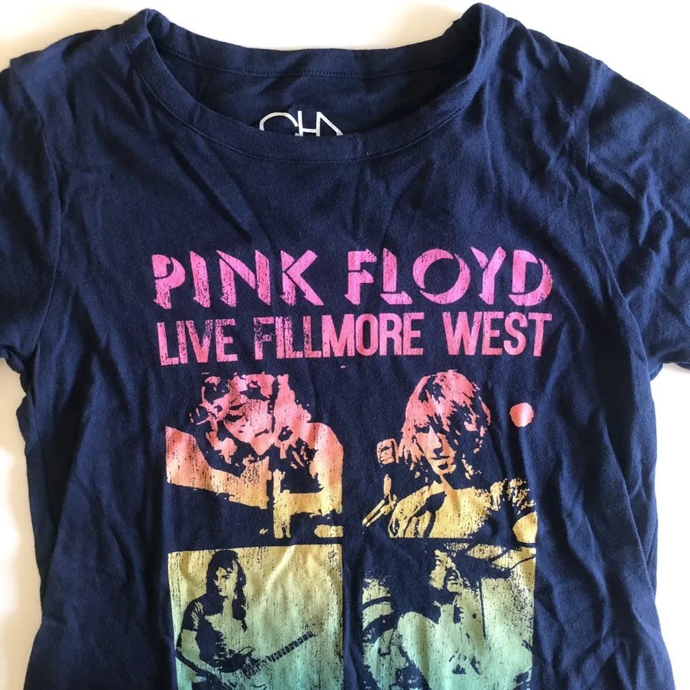Chaser Navy Pink Floyd Graphic Tee. 
Size Small - Image 3