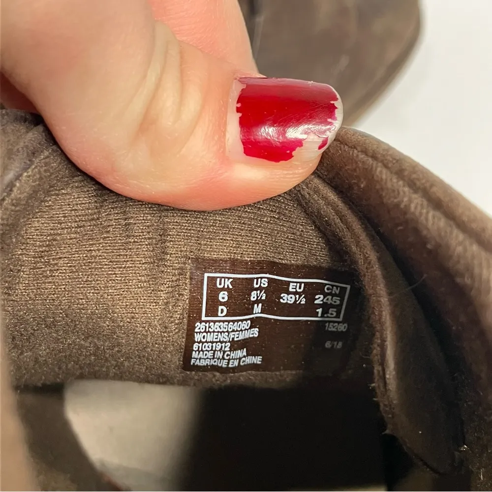 Clarks heeled booties brown leather lace up booties size 8.5 - Image 7