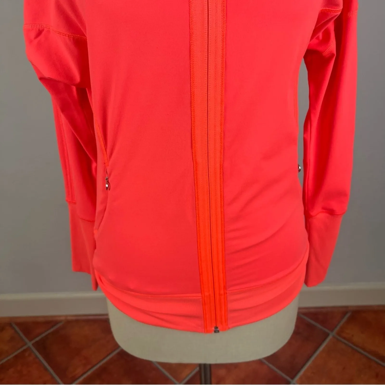 Lululemon Neon Pink Zip Jacket Size 6 - Image 5