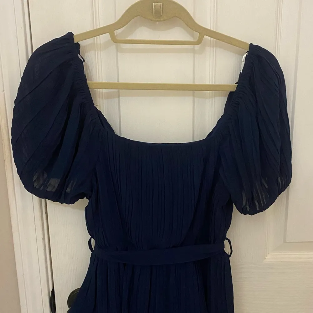 NWT!! LULUS Decadent Dreams Navy Blue Plisse Tiered Puff Sleeve Midi Dress - Image 11