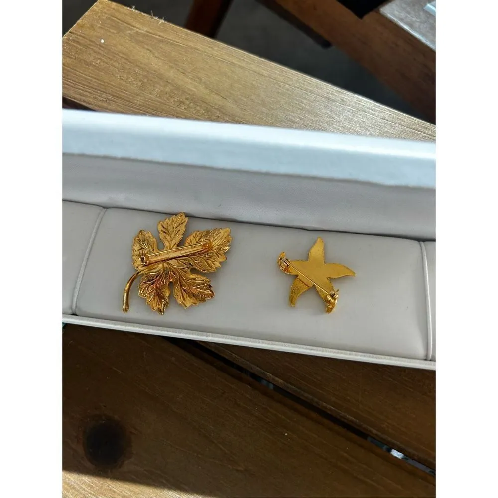 Gold toned 2piece brooch set - Image 3