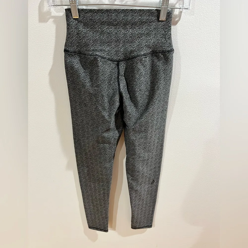 HIGH-WAISTED TEXTURED LEGGINGS! - Image 5