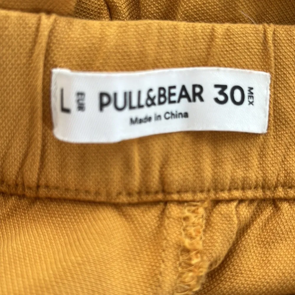 Mustard colored shorts Size L - Image 3