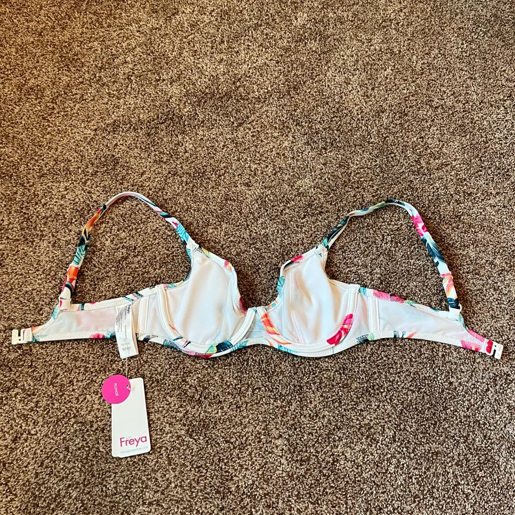 NWT Palm Paradise Bikini Top White Size undefined - Image 4