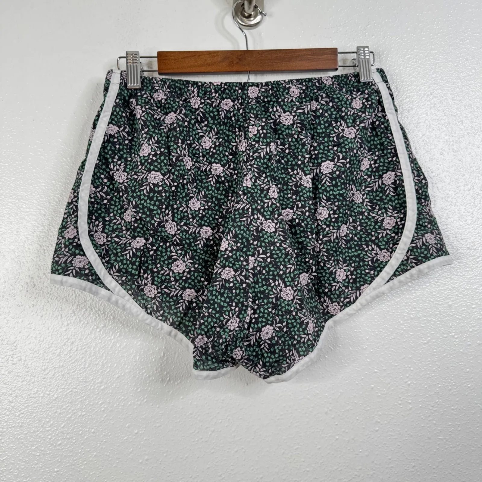 Ann Mashburn Floral Track Shorts Size Medium - Image 2