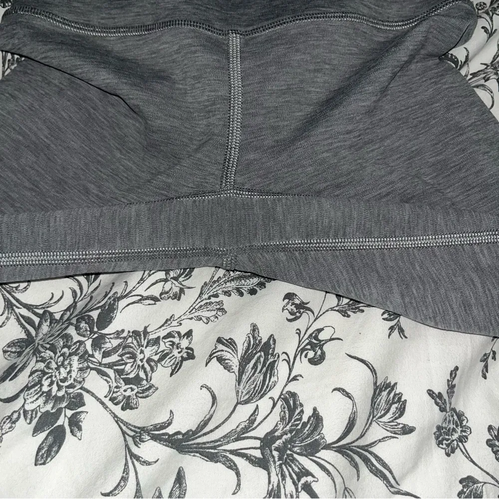 Lululemon align 25” leggings Heather grey size 0 - Image 3