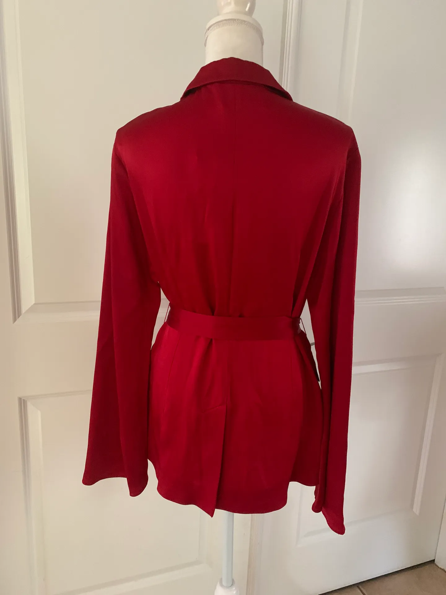 STUDIO LIMITED EDITION SATIN RED BELTED BLAZER JACKET - Image 10