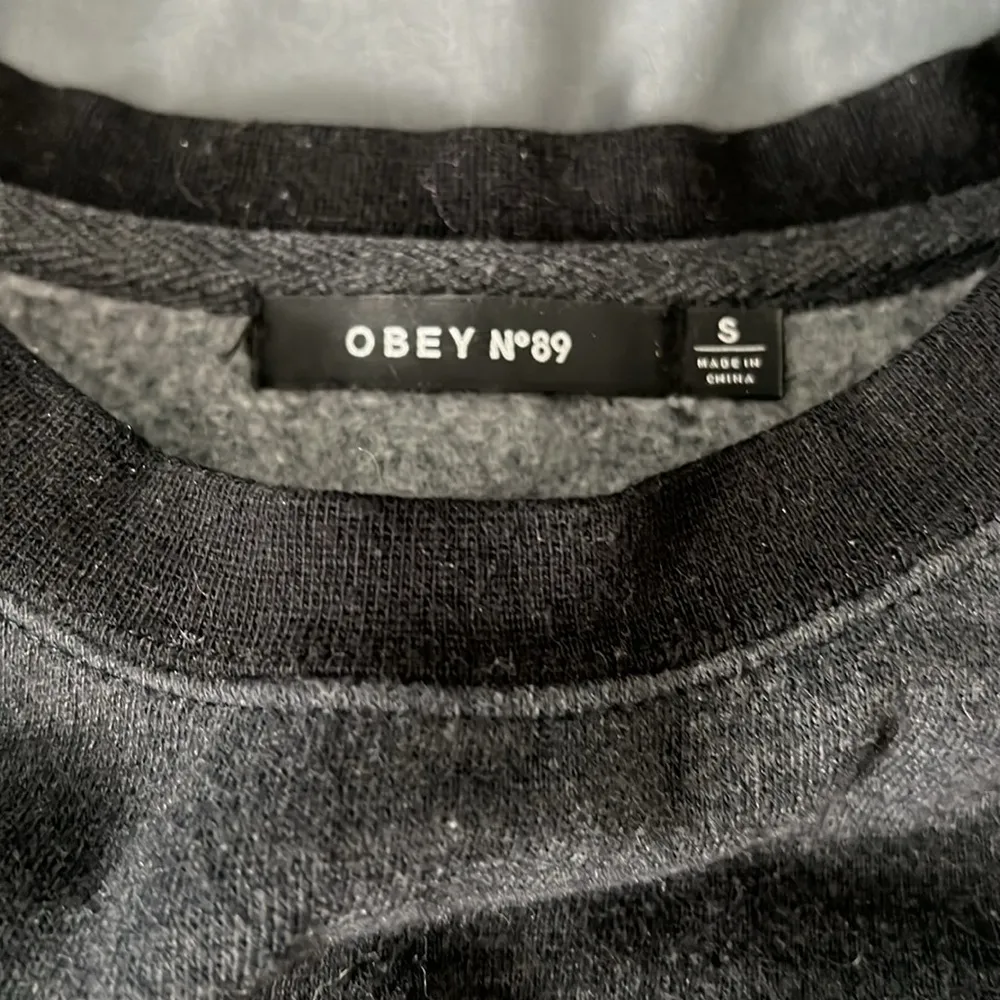 Obey N89 Gray Sweatshirt Size Small - Image 6