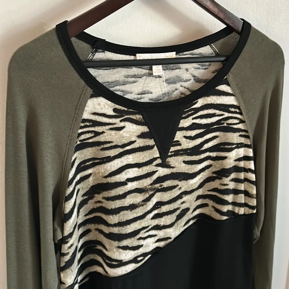 New Weekend by Suzanne Betro Colorblock Animal Print Raglan Long Sleeve Top - Image 2