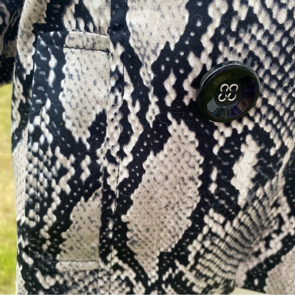 🌹HP🌹Focus 2000 Black & Gray Snake Print Petite Blazer Size 6P - Image 14