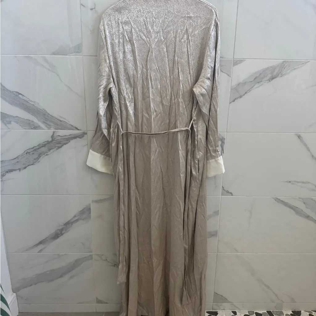 Vintage 90’s Victoria's Secret champagne patterned floor length robe - size M/L - Image 5