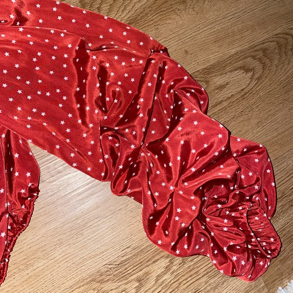 Lovers + Friends off the shoulder top - Image 4