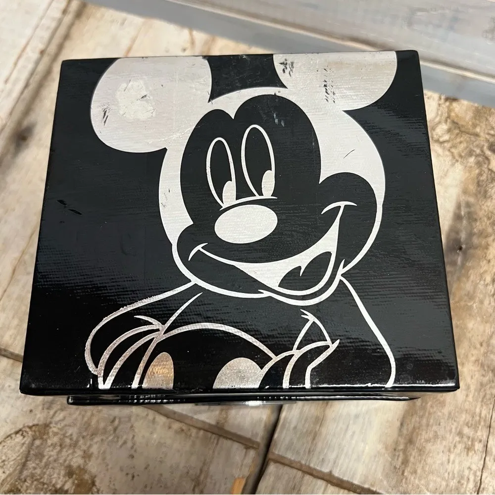 Vintage Disney Mickey Mouse Watch Set 6 Bands MZ Berger & Co Collectible Blue - Image 8