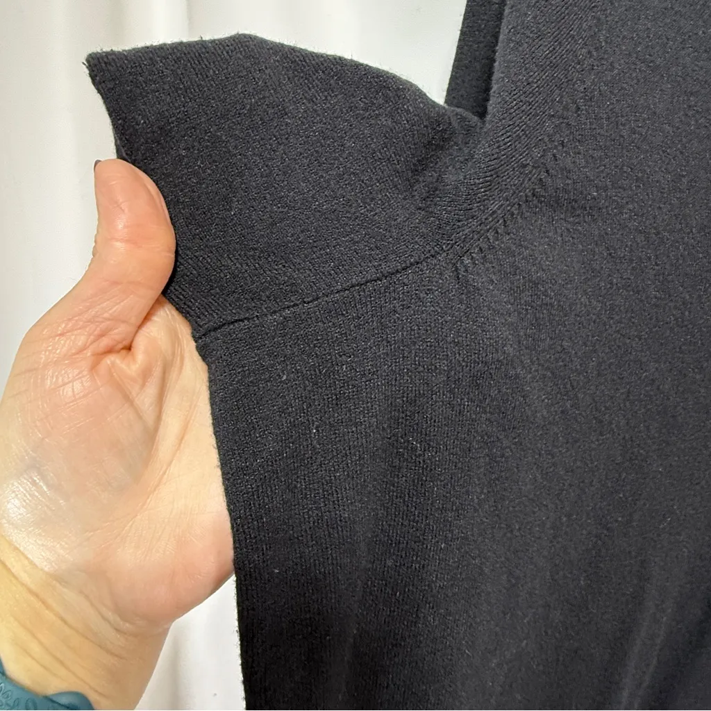 EUC Torrid Everyday Soft Short Sleeve Pullover V-Neck Sweater 4x Deep Black - Image 5