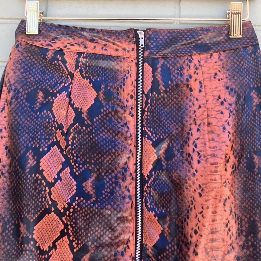 Shein faux leather reptile print mini skirt woman’s size small - Image 2