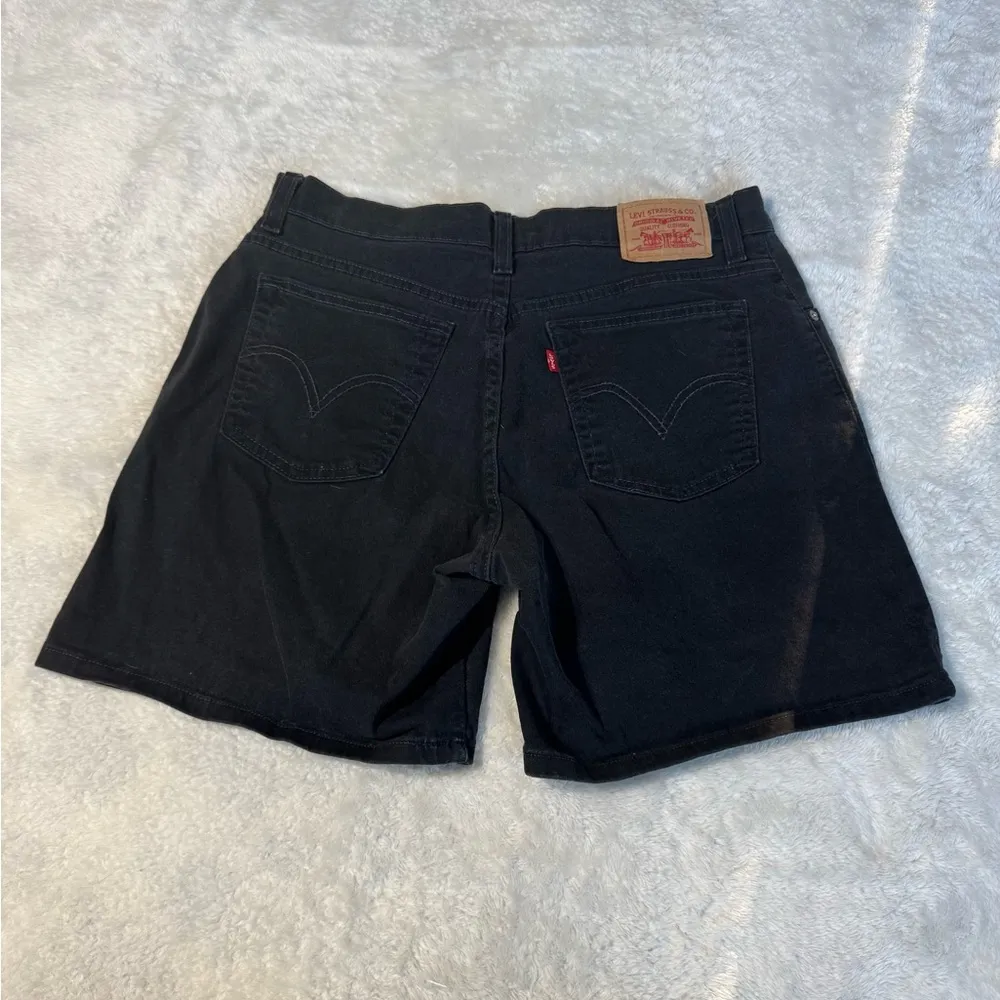 Women’s Levi’s Black Mid Length Denim Jean Stretch Shorts Size 12 - Image 4