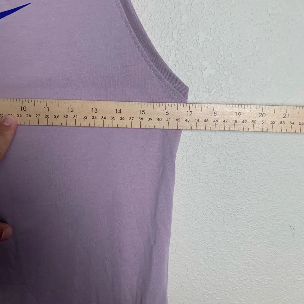 Nike Women's‎ Size Small Yoga Athletic Tank Top Graphic Sleeveless Purple - Image 3