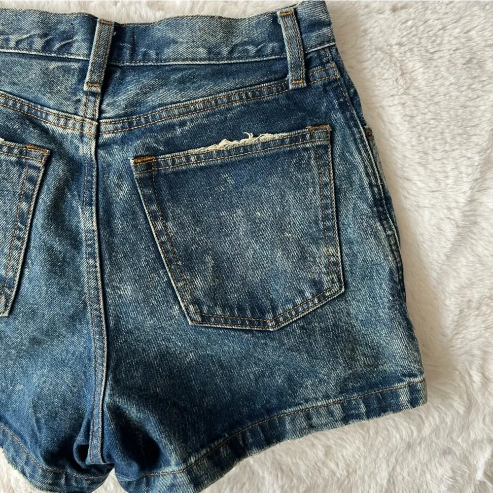 A&F Natural Rise Mom Short - Image 6