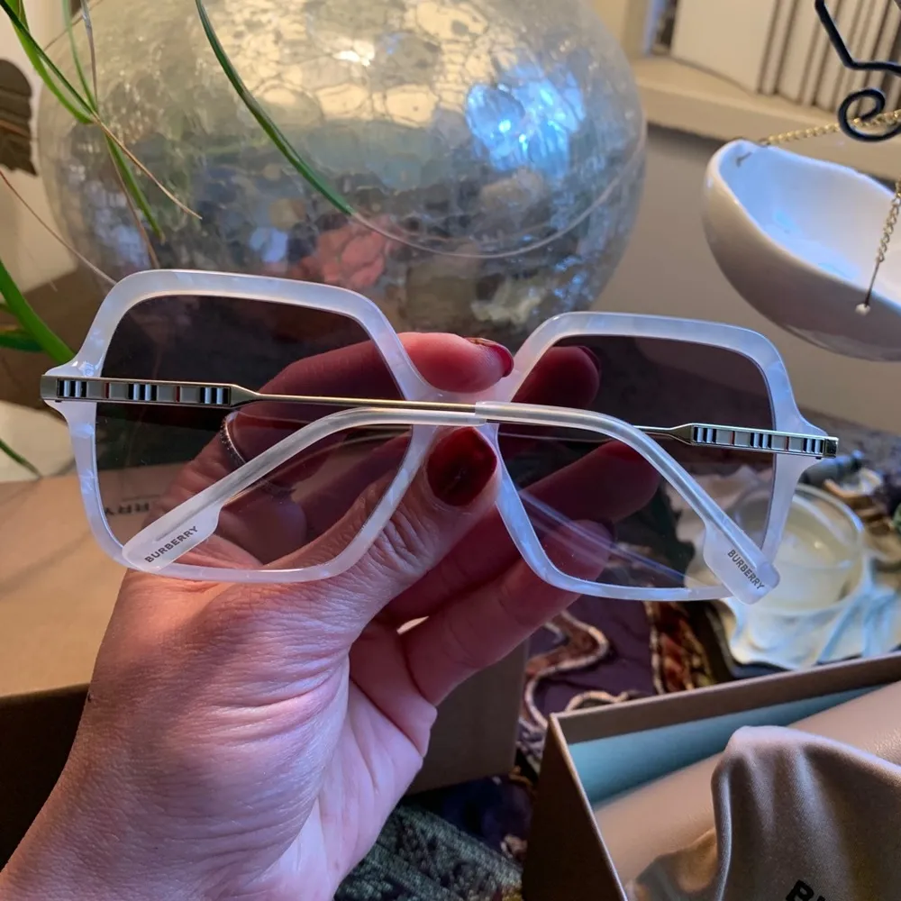 Authentic BURBERRY 59mm Oversized square logo acetate/metal sunglasses - Image 13