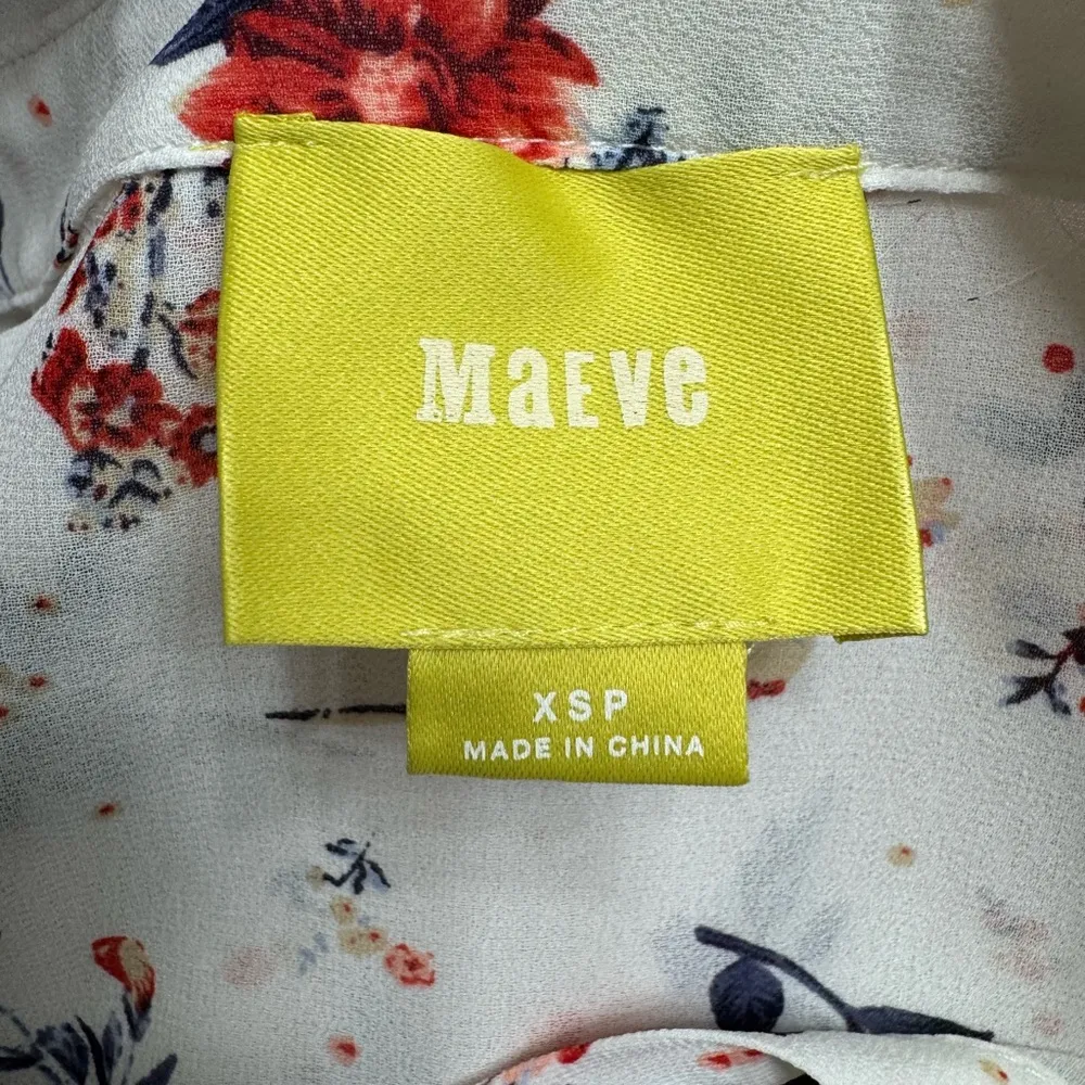 floral button down puff sleeve blouse. Extra small petite. - Image 4