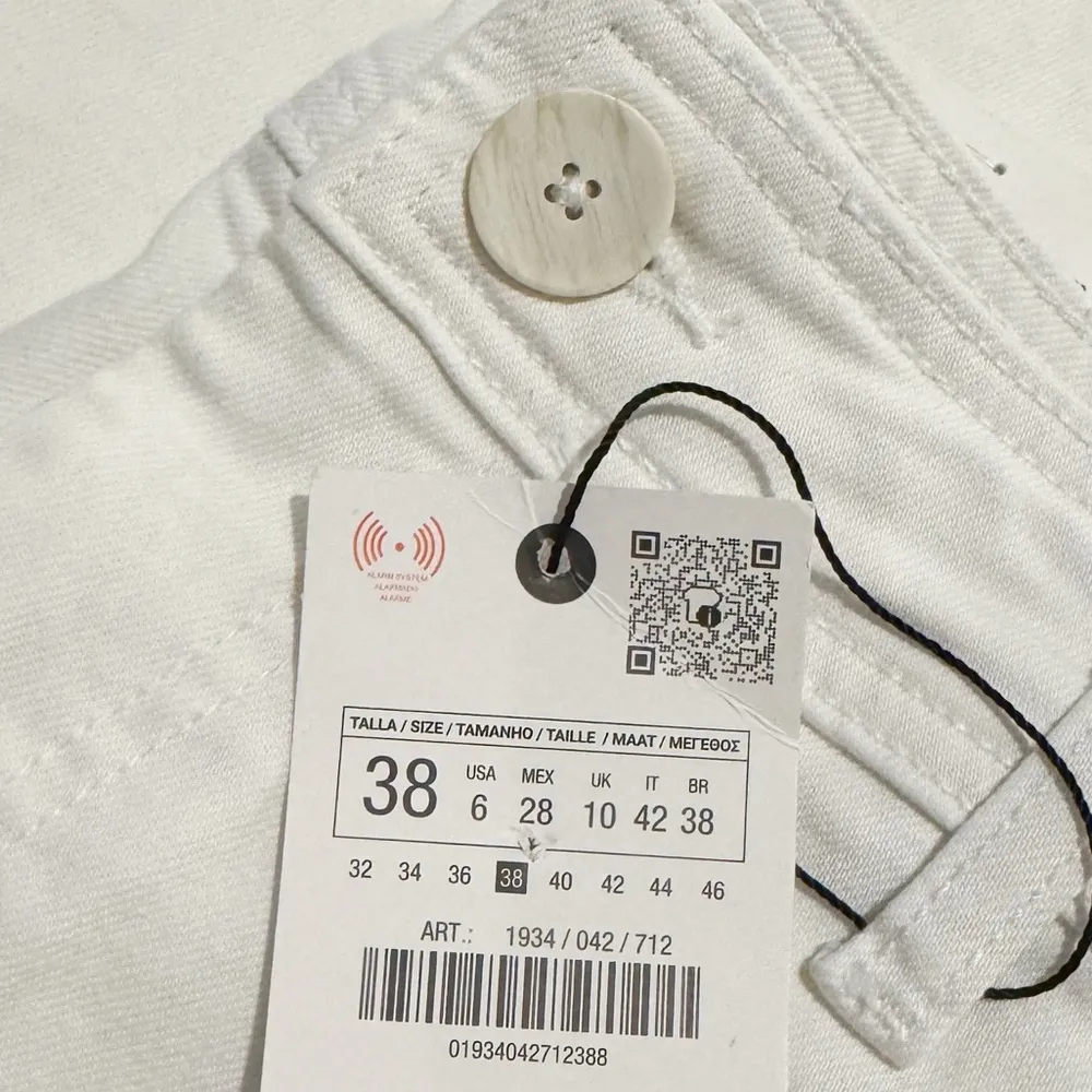 NWT Zara Marine Slim Fit Relaxed Leg High Waist Jeans in Off White Size 6 - Image 14