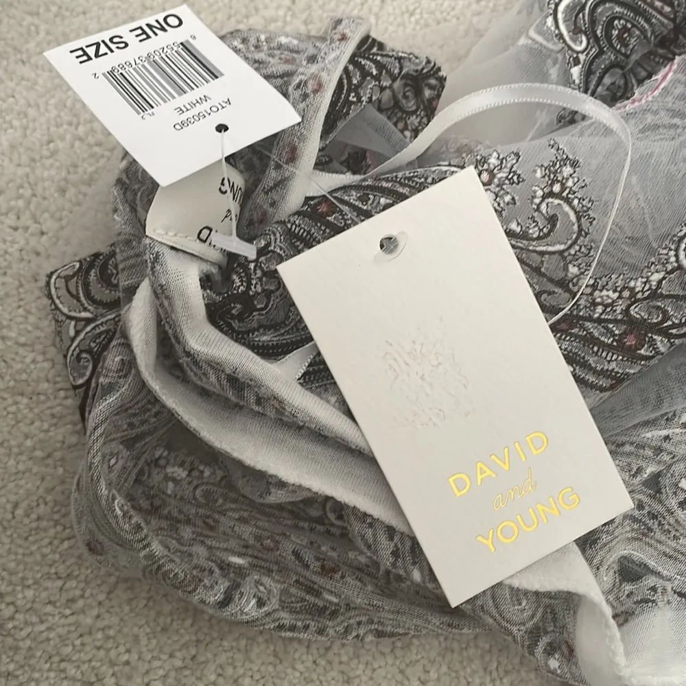 Stunning David and White Pattern Fringe Wrap Kimono - Image 6