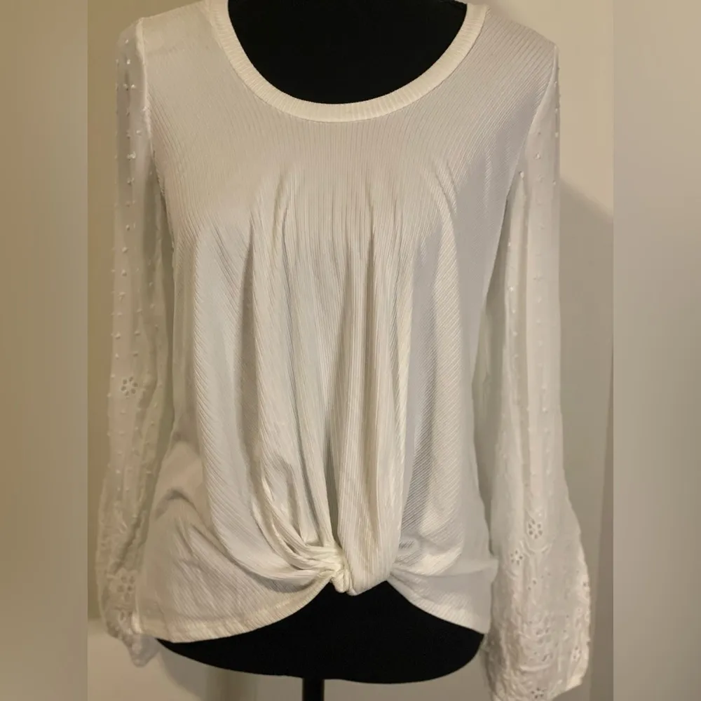 Francesca -Collection long sleeve white top‎ - Image 2