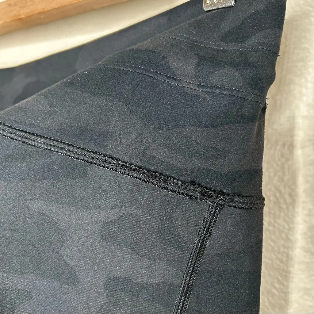 Vuori Daily Legging camo - Image 6