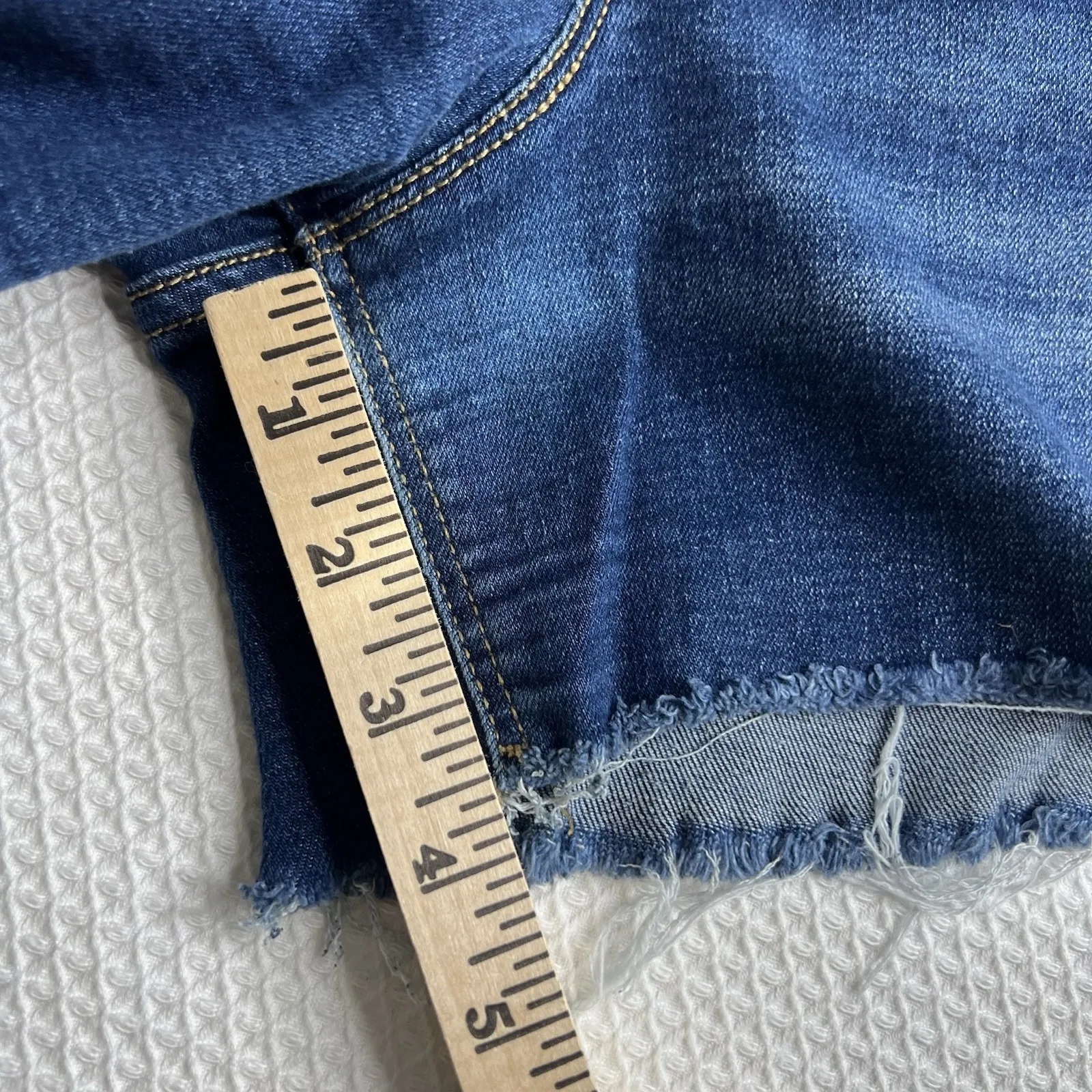 Old Navy Women's Size 18 Blue Denim High Rise‎ Secret Slim Pockets Frayed Hem - Image 5
