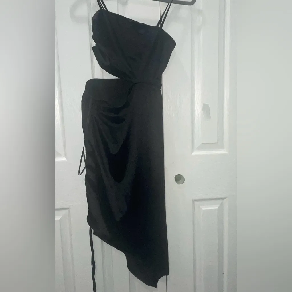 Forever 21 Classic Black Dress - Image 4