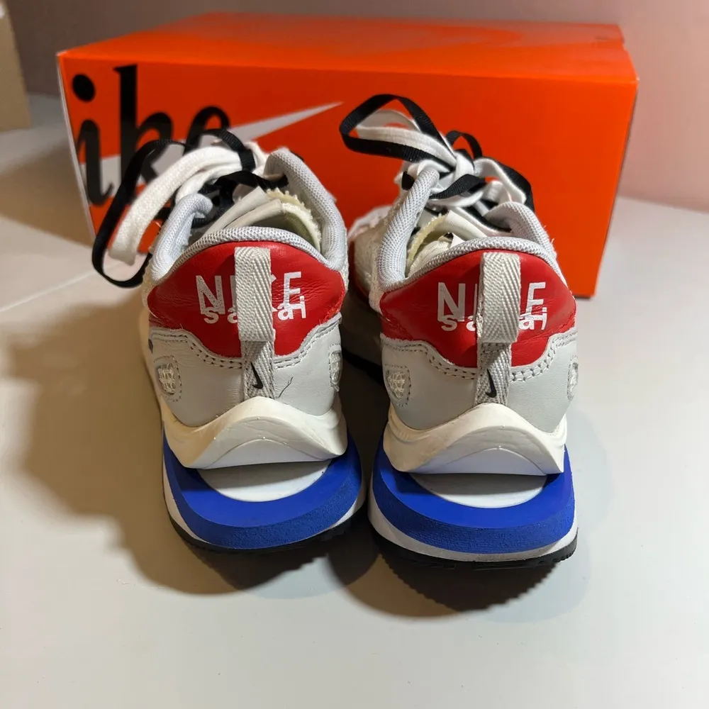 Nike x sacai VaporWaffle sport fuchsia game royal - Image 4