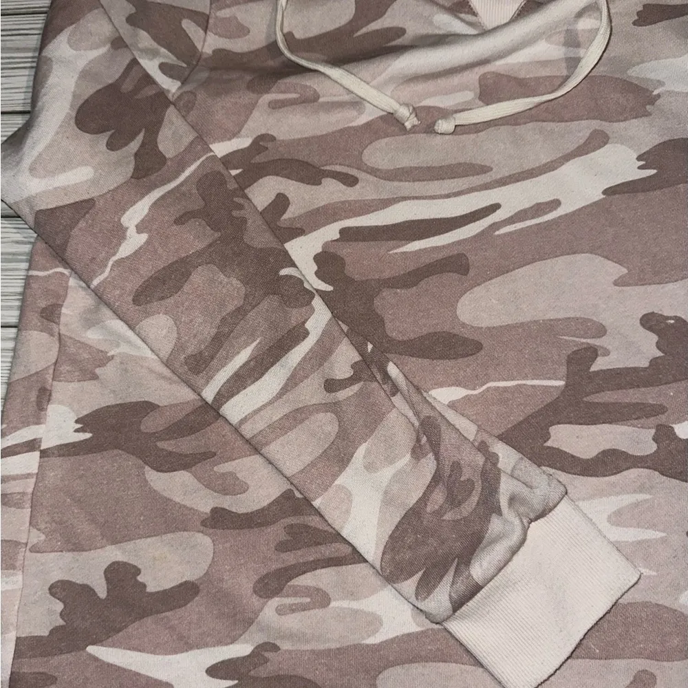 Womens Camo Light Hoodie - Image 3