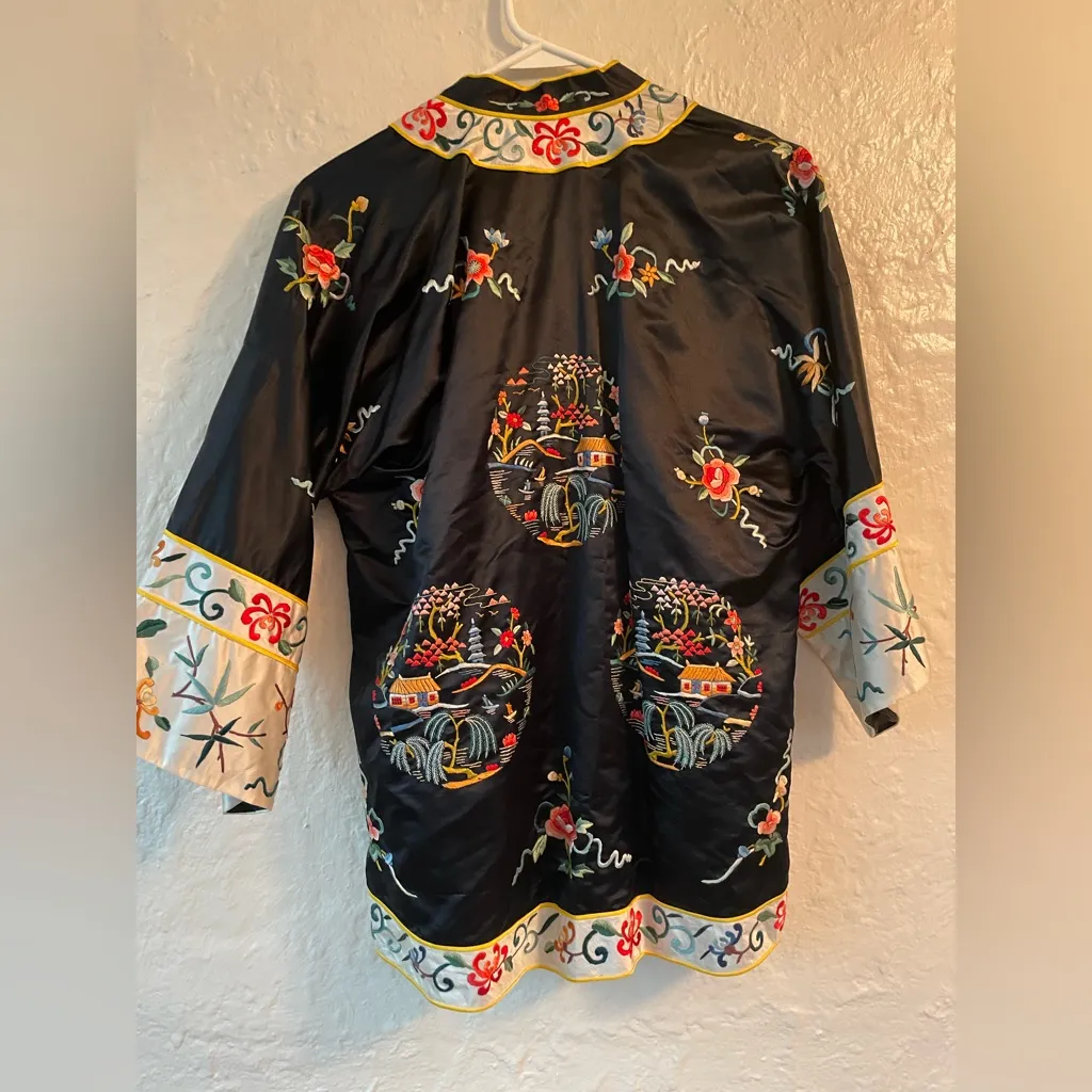 Vintage Chinese Silk Embroidered Robe or Jacket Black Silk Floral Motifs; M Size M - Image 7