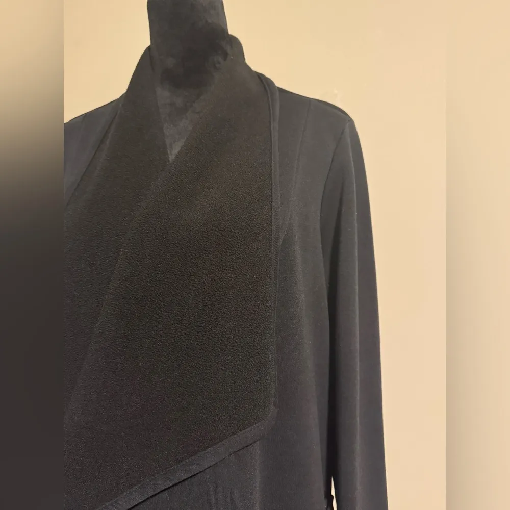 EUC Fabletics Black Open Front Eugenia Coat size large - Image 3