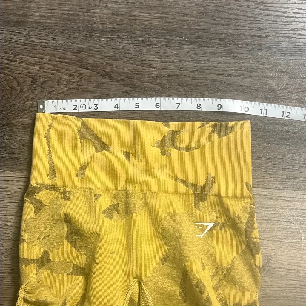 Gymshark Adapt Camo Seamless Light Yellow Athletic Short Size XS - Image 6
