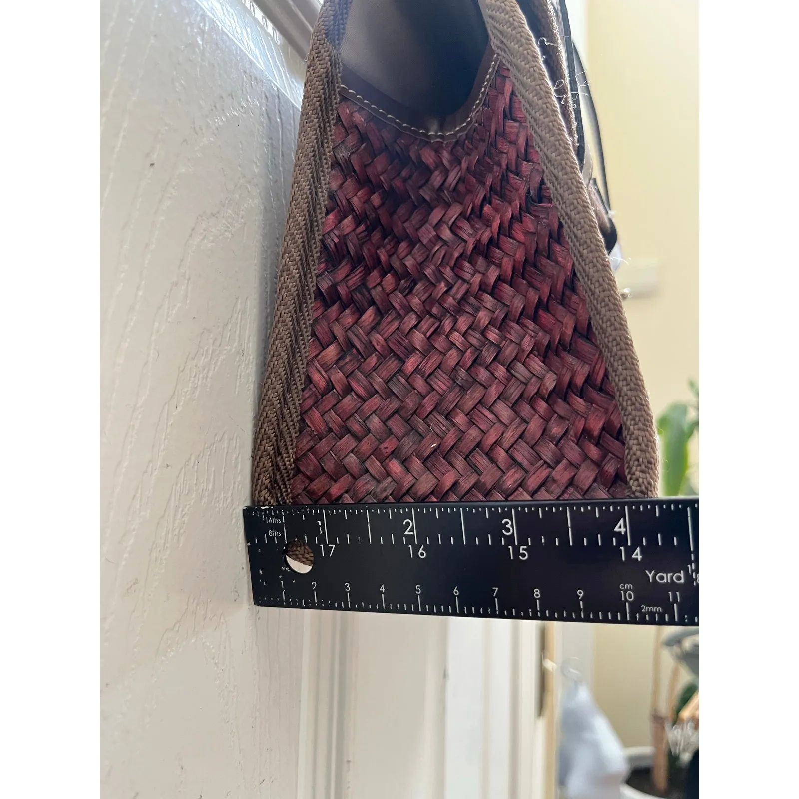 Woven Brown Red Natural Straw Kiss Lock Feet Structured Satchel Bag Flaw - Image 12