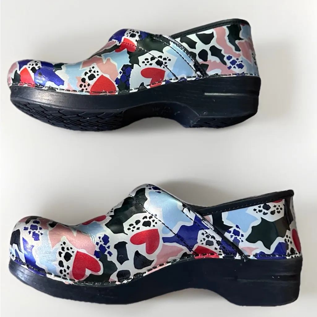 Dansko ‎ Professional Clogs Multi-Colored Abstract Design Red Hearts - (40) 9.5 - Image 4
