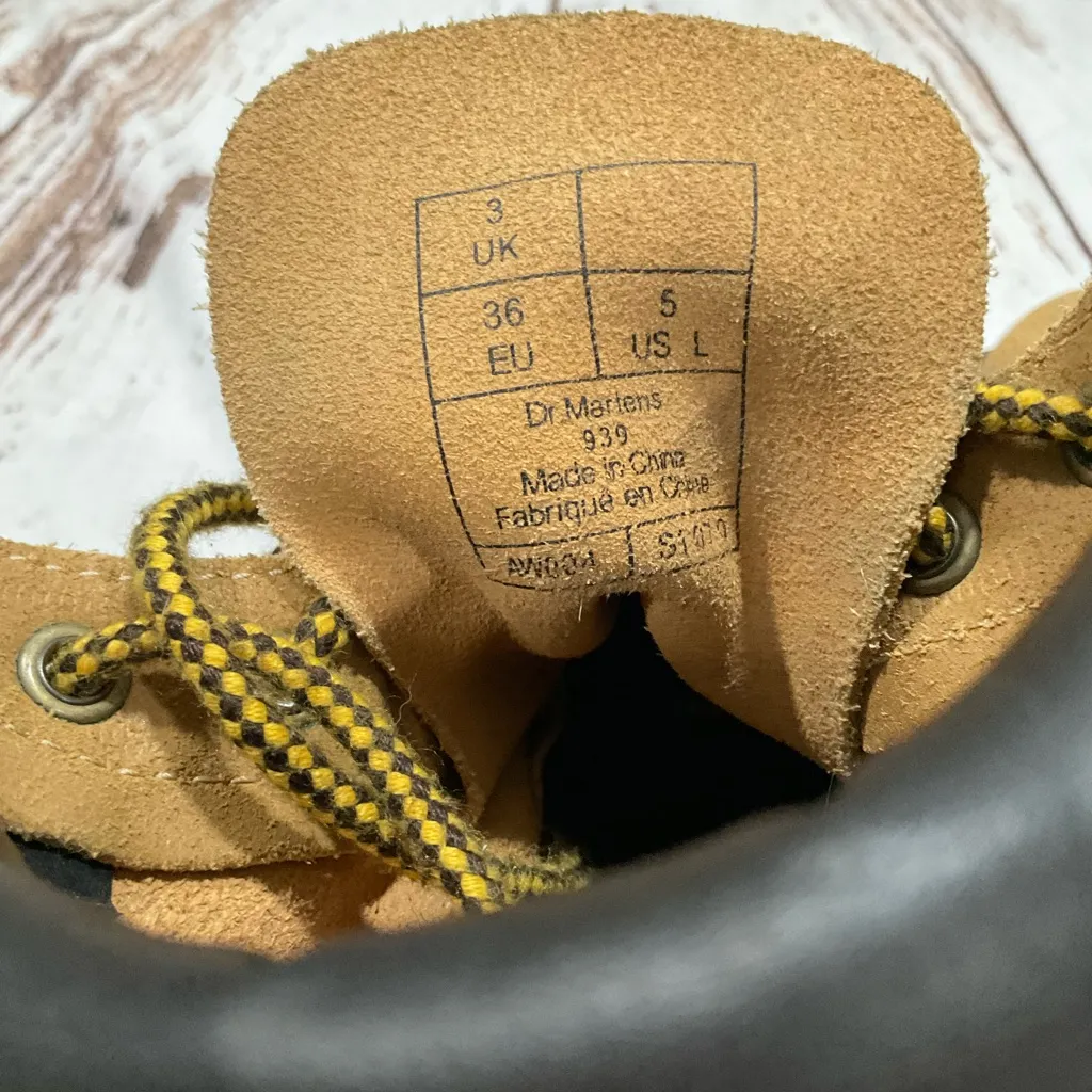 WOMANS DR. MARTENS 939 GREASY SUEDE TAN BOOTS - Image 5