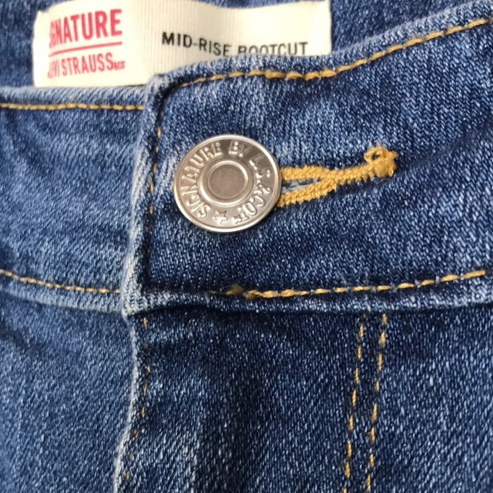 Signature by Levi Strauss & Co Women’s Mid-Rise Bootcut Medium Wash Denim Jeans - Image 6