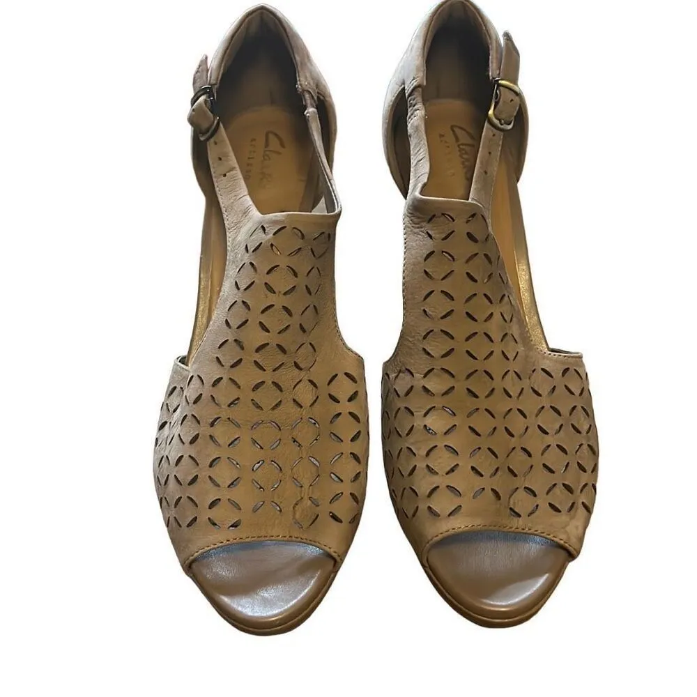 Clarks Artisan Suede Cut Out Chunky Platform Heels‎ size 9.5 - Image 4