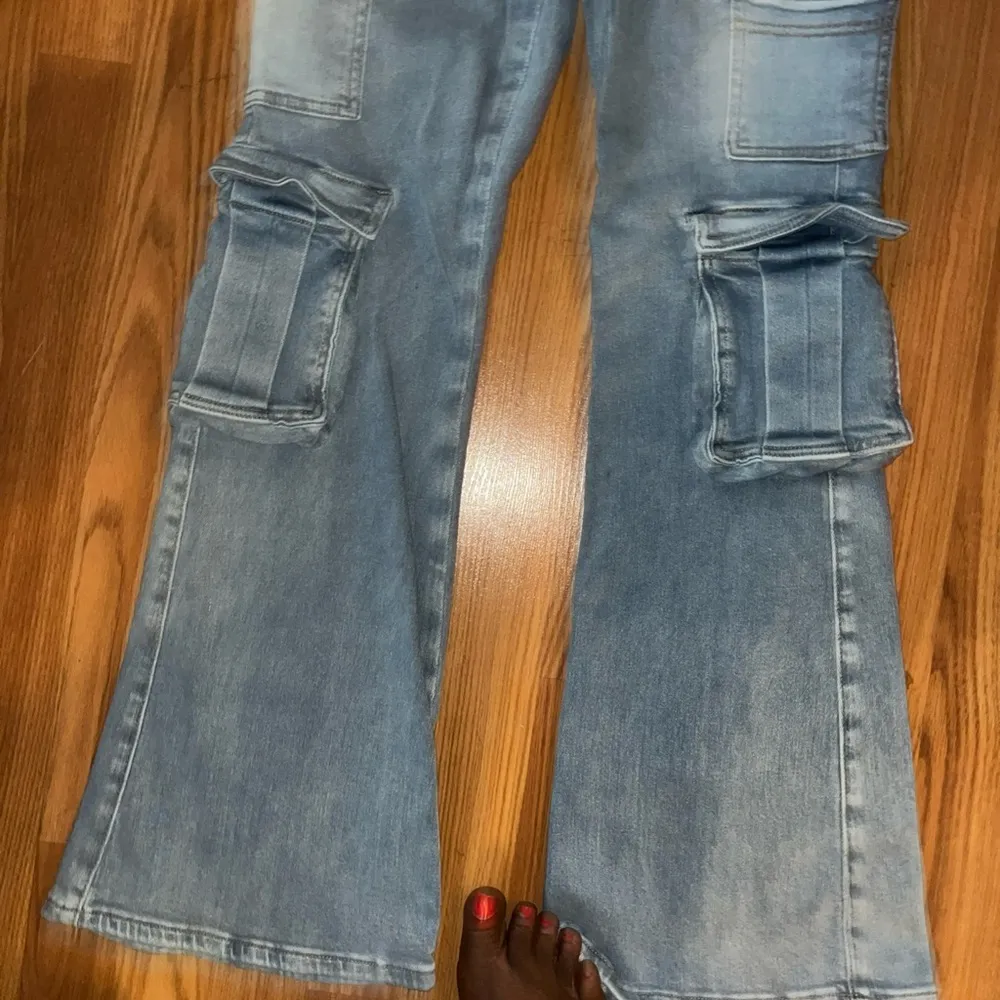 Insane Gene size 9 stretchy jeans. 5 front cargo pockets. Flares. 31 inch inseam - Image 2