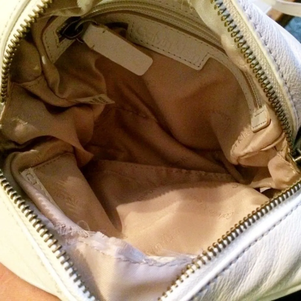 NEW Calvin Klein pebble leather hang tassel cross-body bag NWD torn inner lining - Image 7