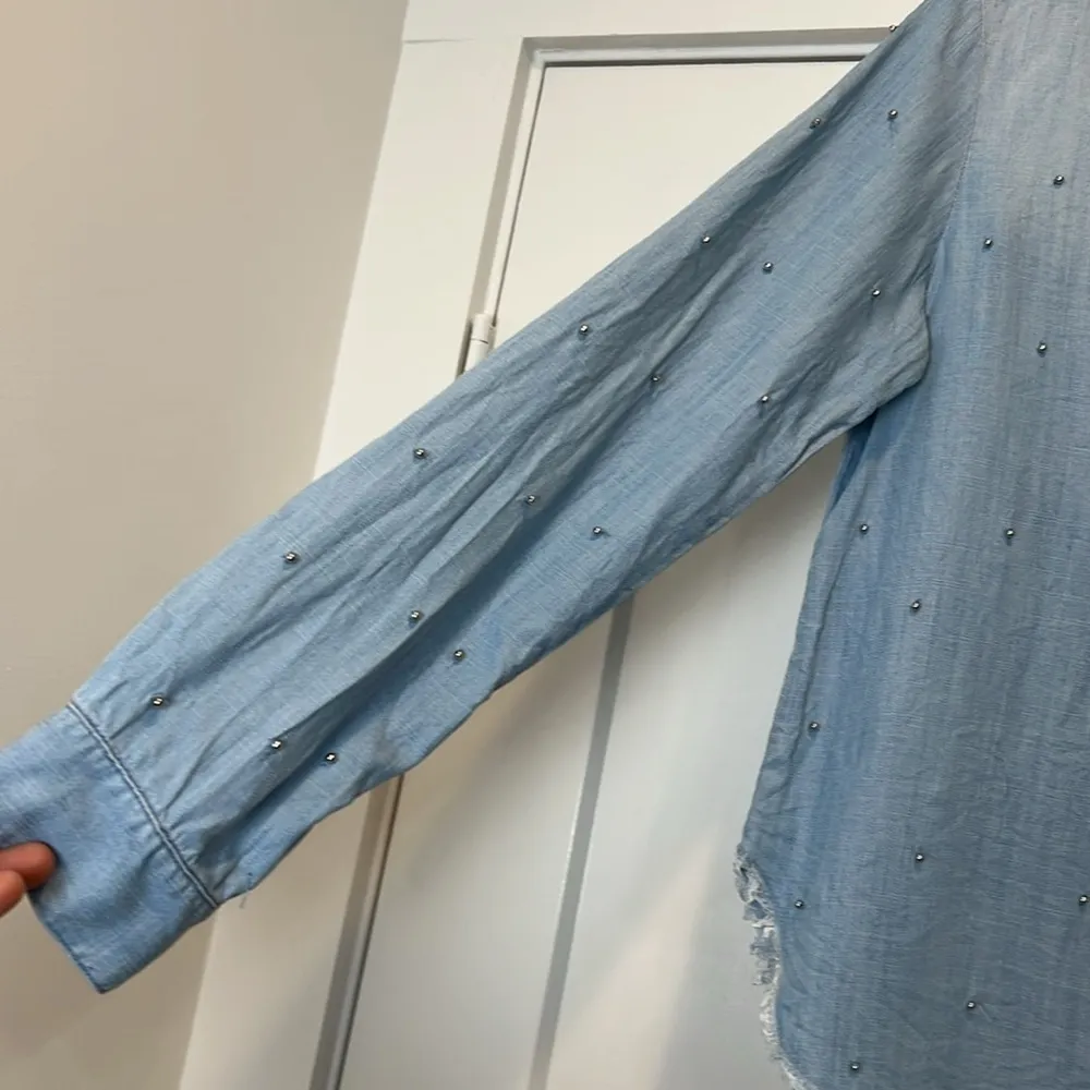 Bella Dahl Sky Blue button down Shirt with silver beaded detail. Size XS. - Image 4