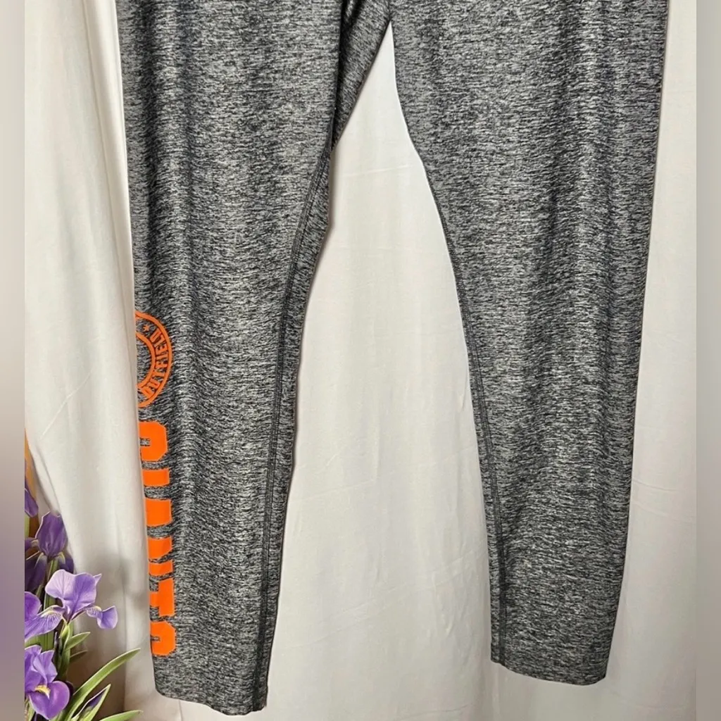 PINK Victoria's Secret/5th & Ocean Giants Leggings Size Large - Image 3