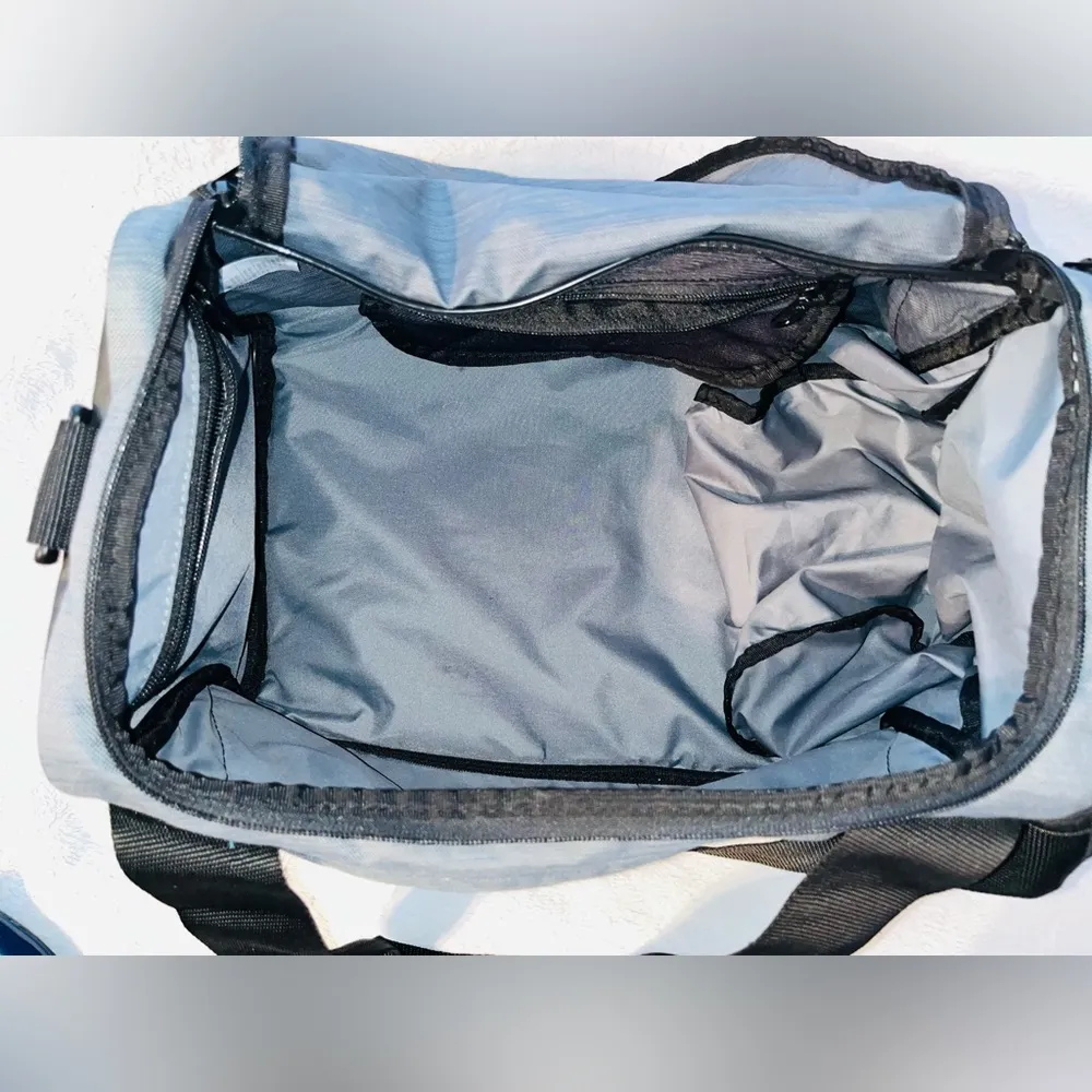 Nike  Duffle Gym Bag - Image 7