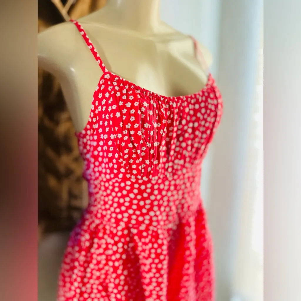 Hollister Floral Print Romper Smocked Open Back With Pockets size small - Image 4